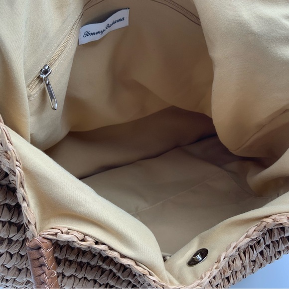 Tommy Bahama Medium Woven Straw Tote Bag. With Tassel. (NWT). - Picture 6 of 6